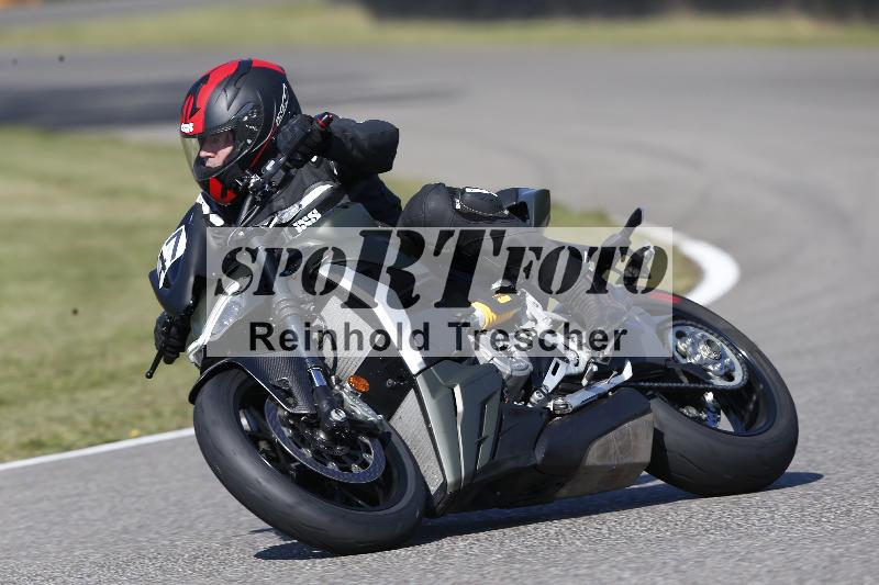 /Archiv-2025/49 26.08.2025 Cornu Master School ADR/blau-bleu/47